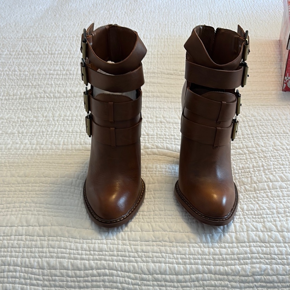 Chinese Laundry Brown Ankle Boots with Sleek Design